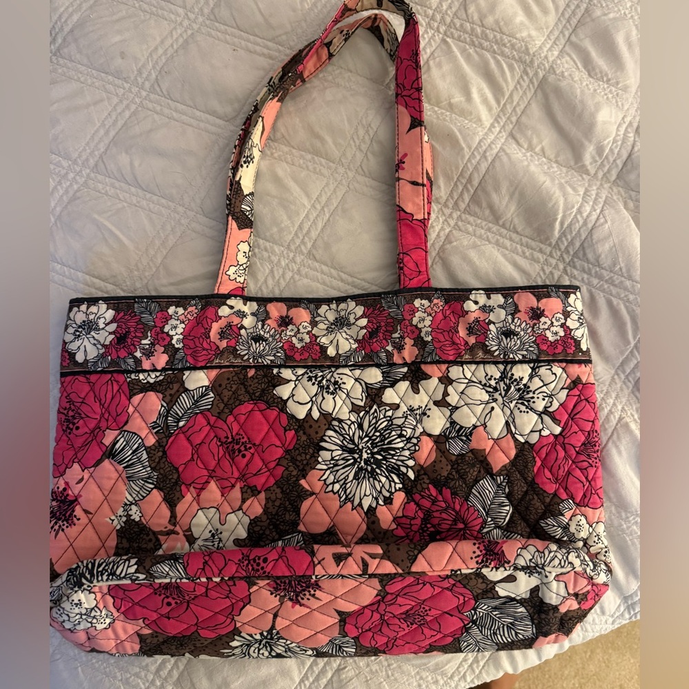 Rare Retired very sought after NEW Vera Bradley Quilted Tote 🔥 Fall design
